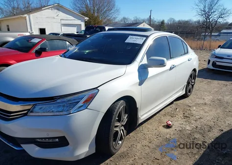 2017 Honda Accord Touring V6 z USA, uszkodzony, nr VIN 1HGCR3F90HA000372